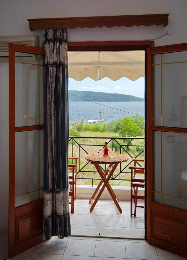 Nikis Rooms Kalamakia Exterior photo